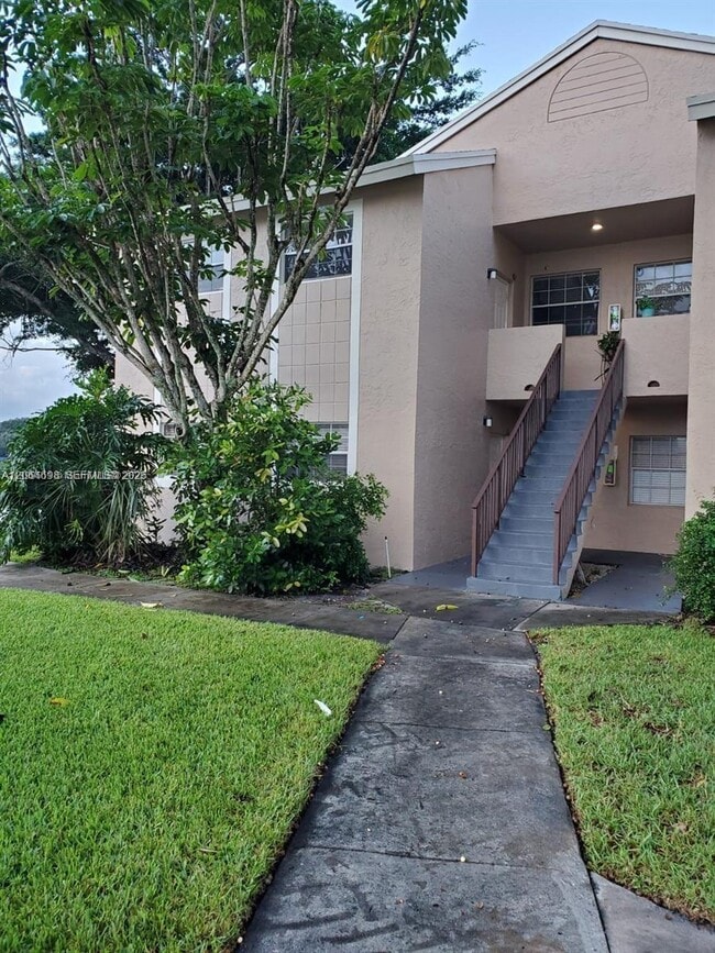 Building Photo - 1851 NW 96th Terrace Unit 6C