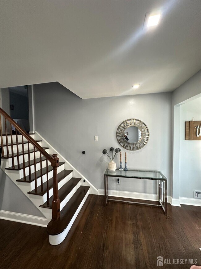 Photo - 1019 Main St