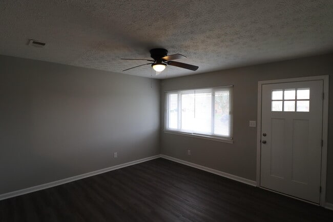 Photo - 521 Foxwood Dr