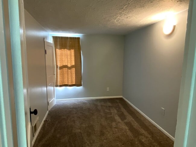 Photo - Nice 2 bedroom 1 Bath Upper Unit in Quiet ...
