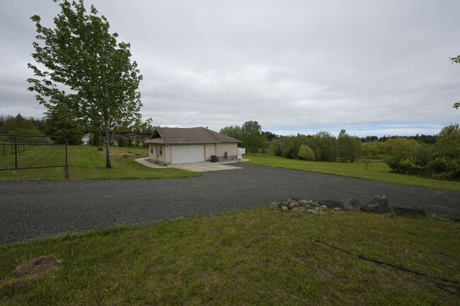 Photo - Newly renovated 3 bed 2 bath in a country ...