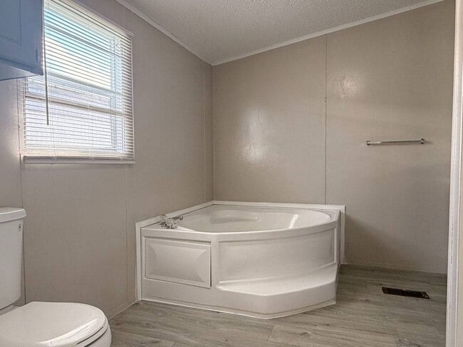 Photo - 2112 Colonial Dr