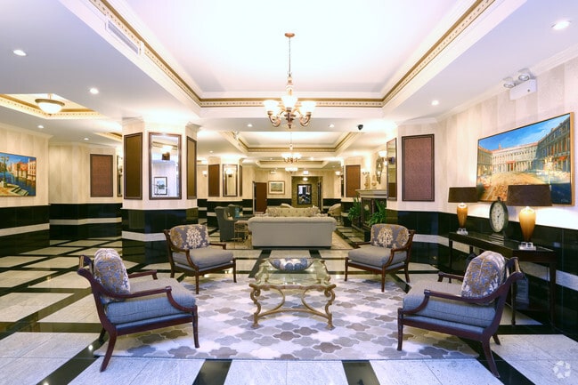 Lobby - Uptown Regency - 5050 N Sheridan Rd