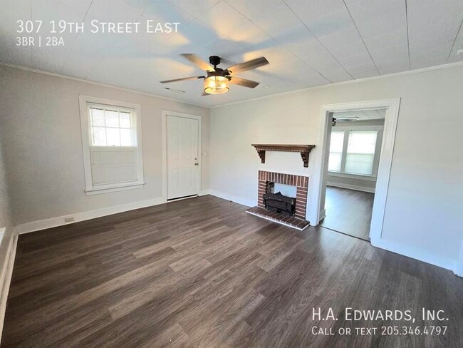 Photo - 307 19th St E