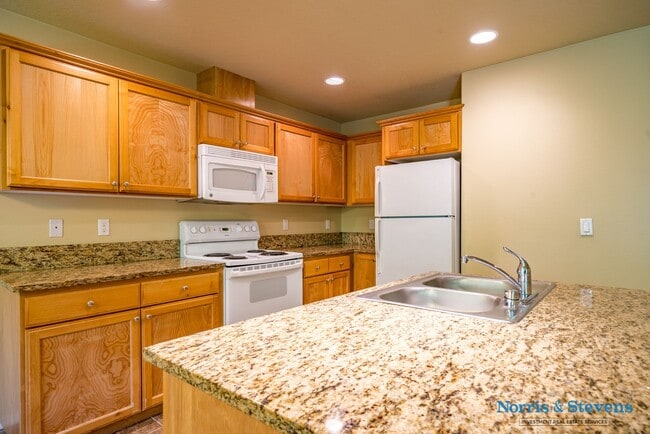 Photo - Cute and Quiet, Lovely Inside! Unit 136-1706