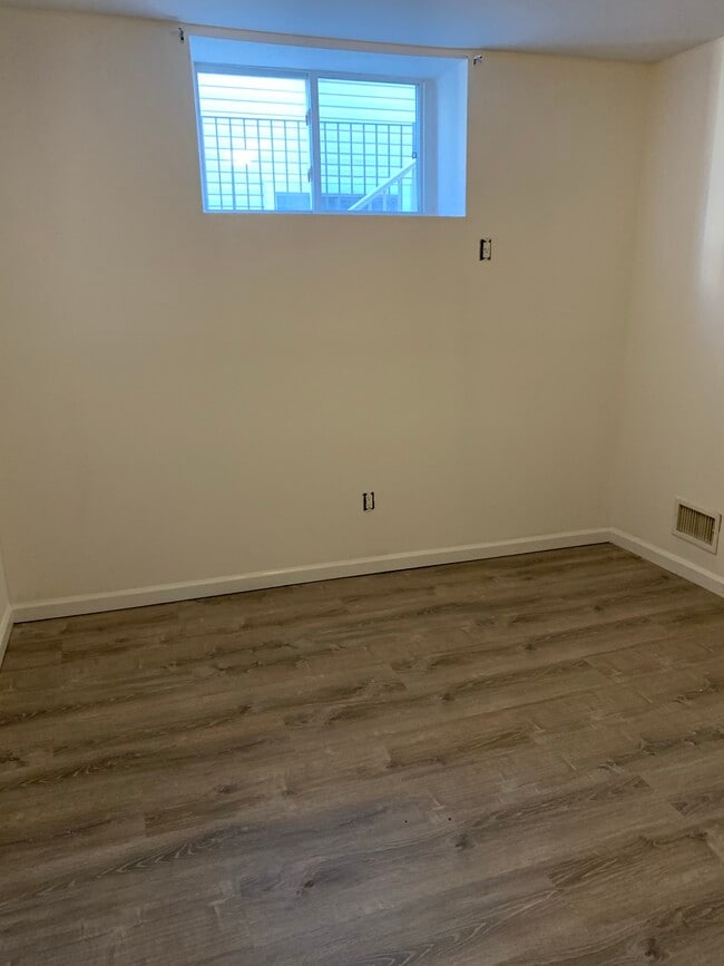 Bedroom - 64 Craig Ave Unit side Apt