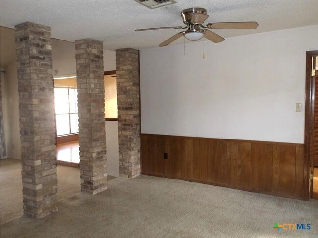 107 Suzanne Ln