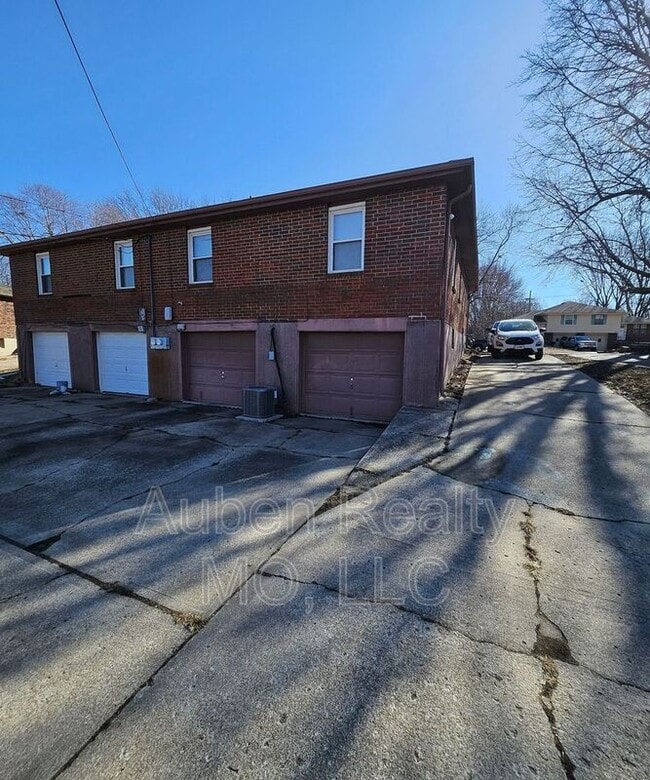 Photo - 1031 SW Kingscross Rd