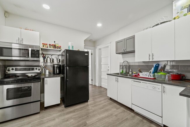 Photo - 560 Chatham St W