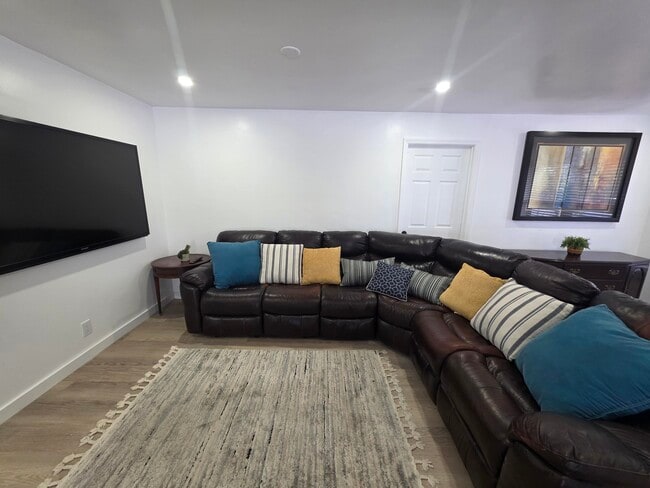 Photo - 320 Sterling Ave