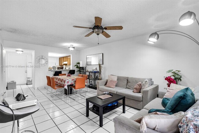 Photo - 12239 SW 14th Ln Unidad 3212