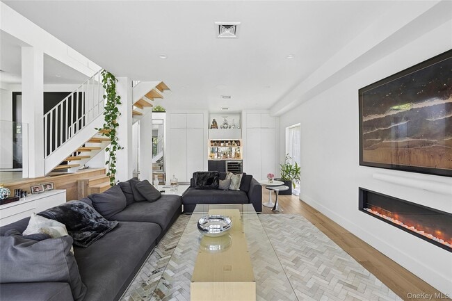 Photo - 112 Huntington Rd