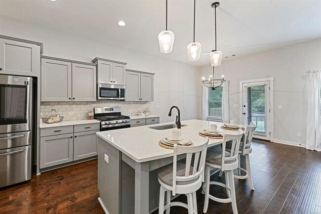Photo - 731 Hedgefield Way
