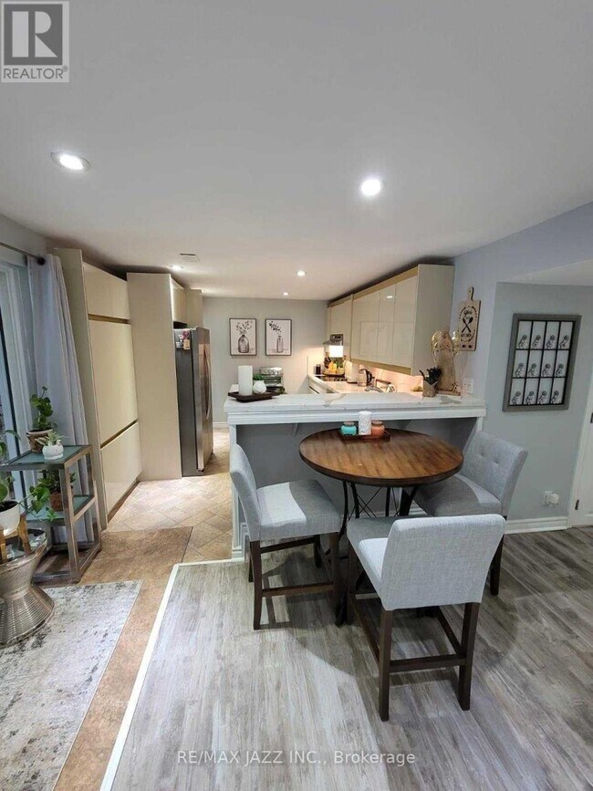 Photo - 900 Juniper St