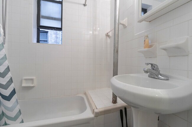 Photo - 309-311 East 95th Street-SI ID1032053P Unidad SI ID1032053P