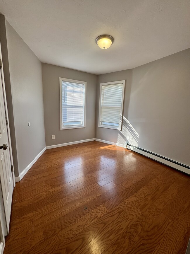 Building Photo - 27 Florence St Unit 1L Rental