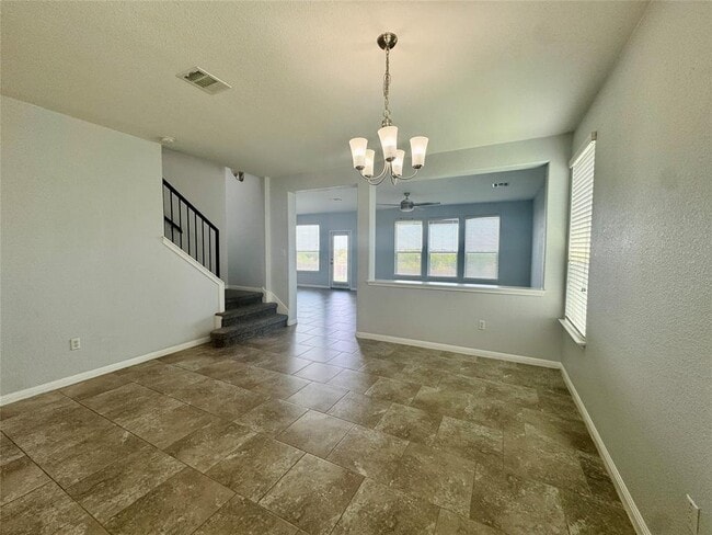 Photo - 372 Kingfisher Ln