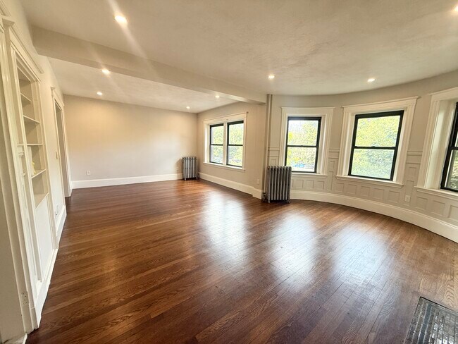 Photo - 1855 Beacon St Unidad 2