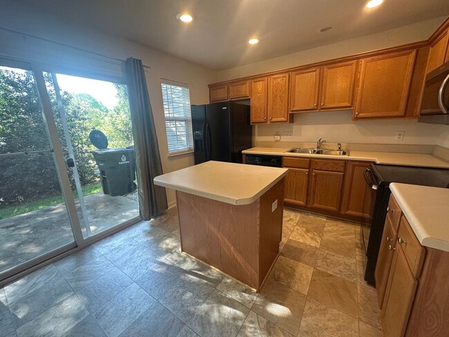 Photo - 2544 Halle Ann Cir