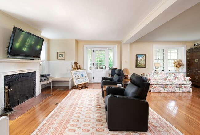 Photo - 734 Millbrook Ln