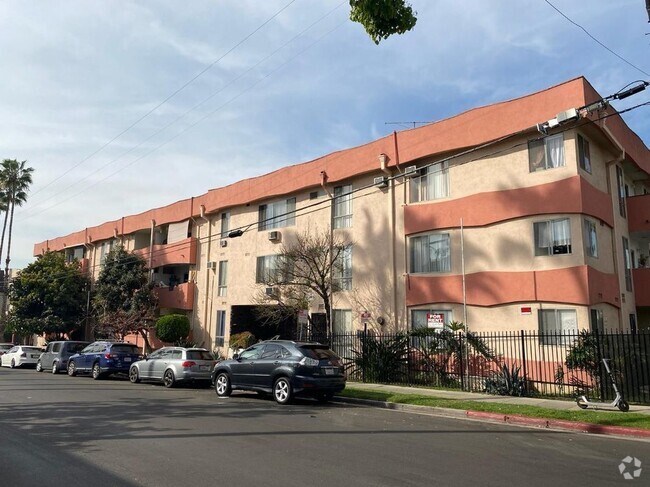 Building Photo - 1815 Serrano Ave Rental
