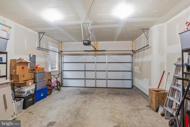 Photo - 870 Amity St