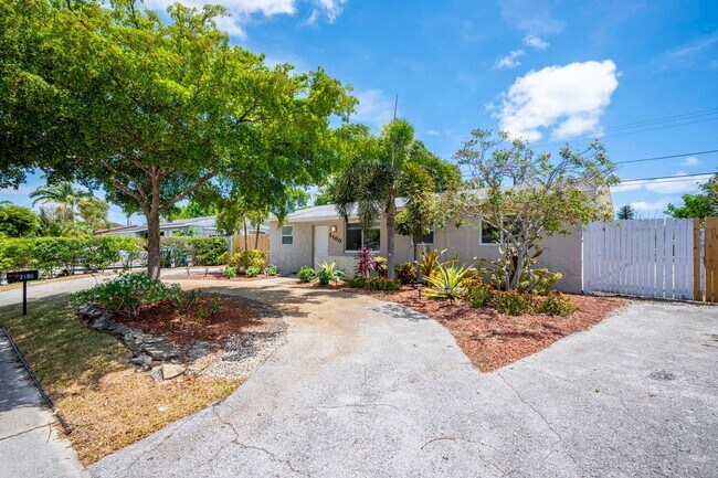 Photo - 2100 N Seacrest Blvd