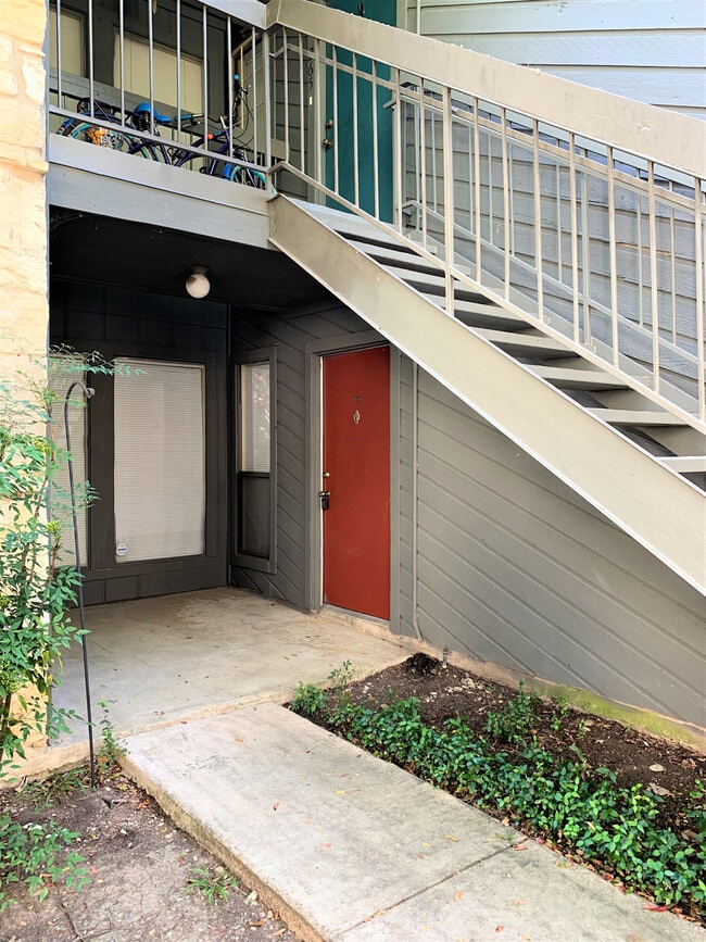Photo - FIRST-FLOOR 2-BEDROOM AT WOODMONT TOWNHOMES