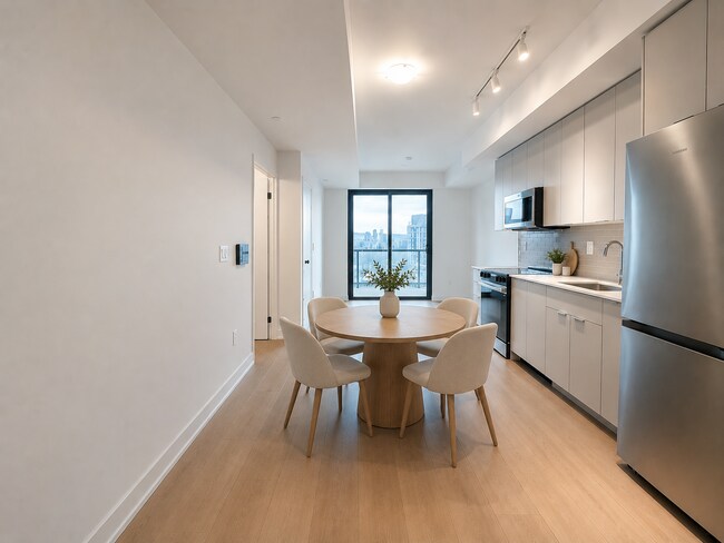 Photo - 1010-2075 Lakeshore rd
