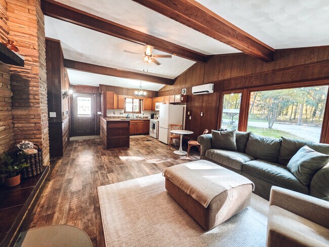 Photo - 1008 W Singing Woods Rd