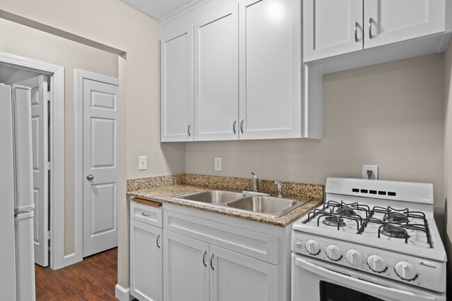 Photo - Spacious 1BR/1Bath apartment available Now! Unit 3