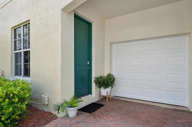 Photo - 148 SW 7th Ct