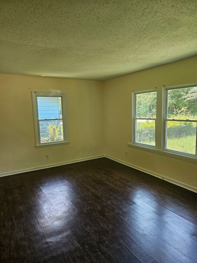 2430 Oakridge