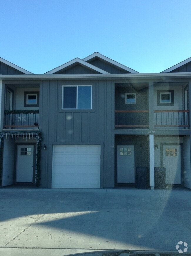 Building Photo - 4022 Sunstone-beautiful condo in convenien... Unit B