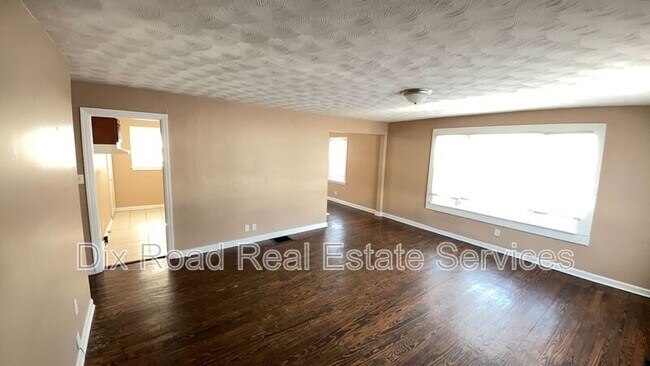 Photo - 344 W Parkwood Dr