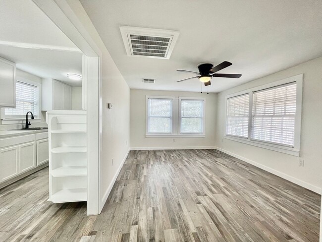 Photo - 407 Sarah St Unit C