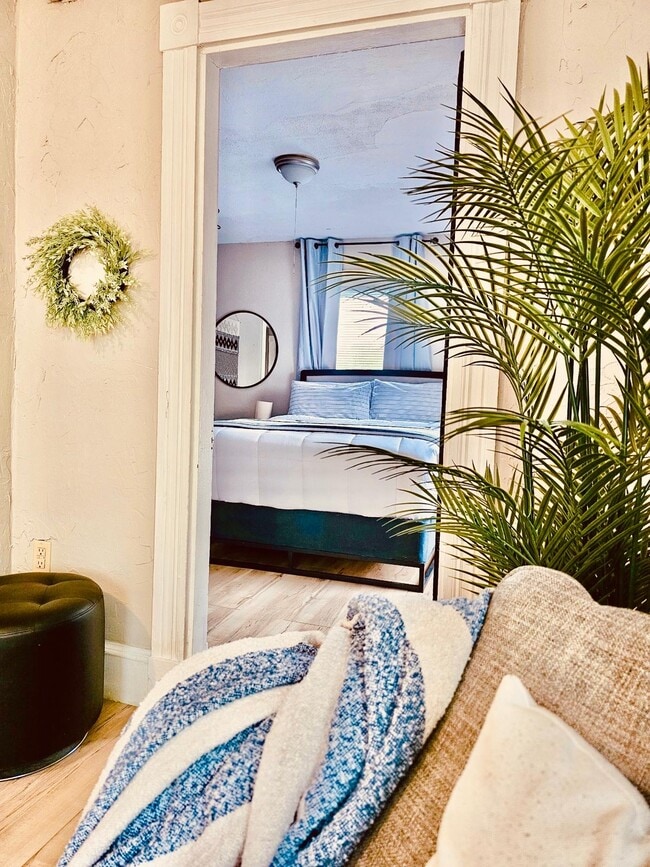 Building Photo - 46 Dillingham St Unit 46 Dillingham