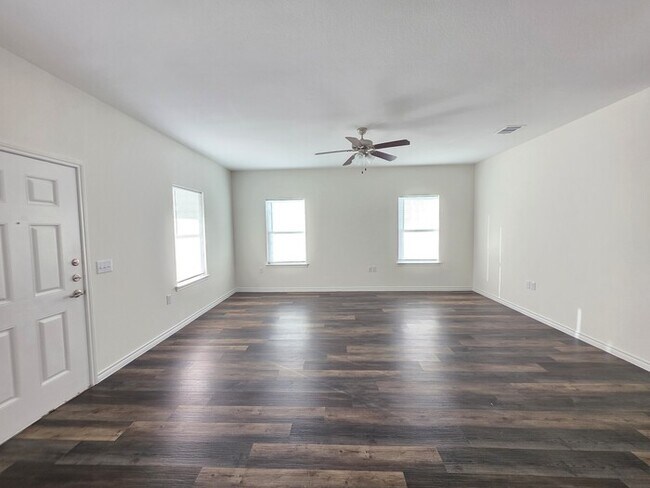Photo - 3/2/2-AVAILABLE FOR LATE SEPT-EARLY OCT MOVE IN