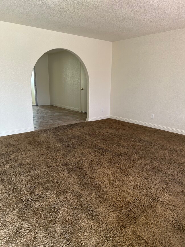 Sala de estar - 1971 Cliffrose Dr