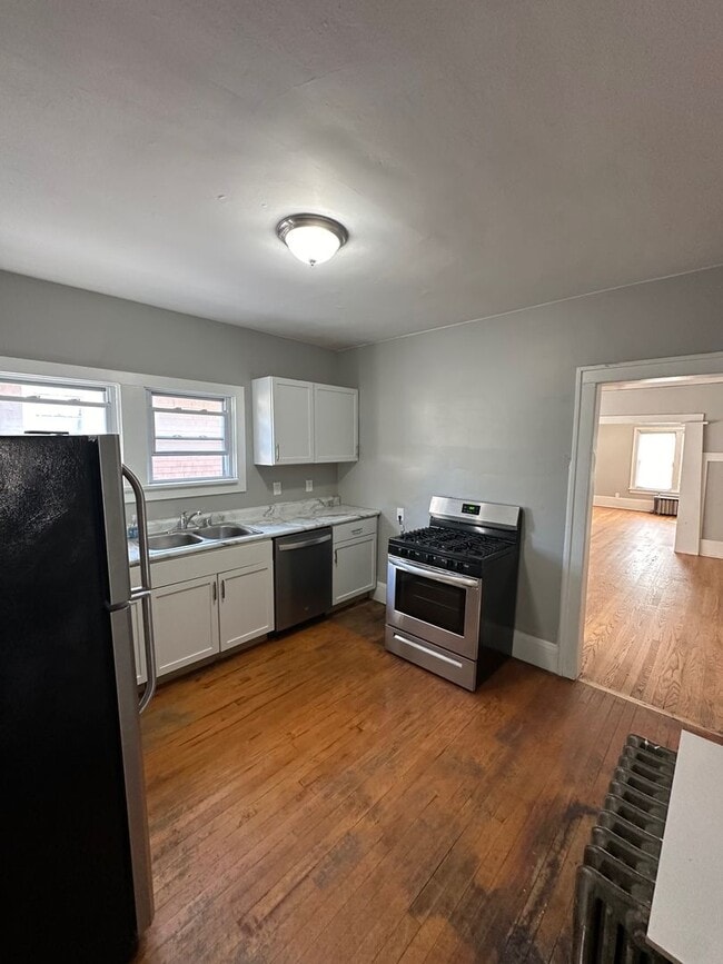 Photo - 4 Bedroom Near UWM Campus