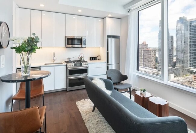 Building Photo - 511 W 36th St. Unit 12G
