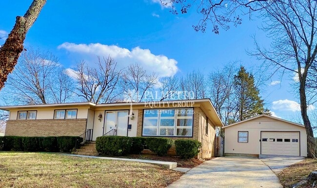 Building Photo - 2601 Dulaire Rd