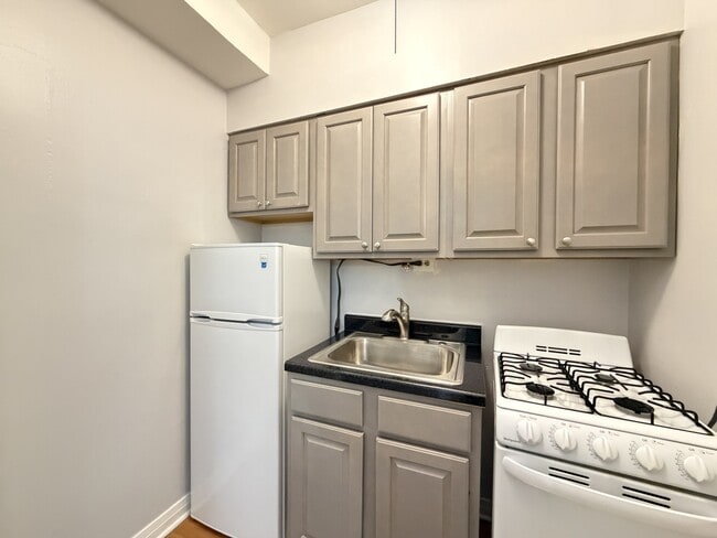 Photo - 843 W Leland Ave Unit J03P