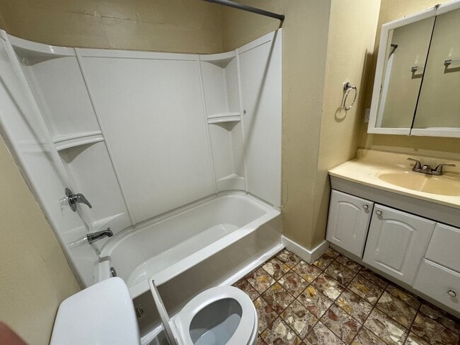 Photo - 1565 Jermain Dr Unit Upper