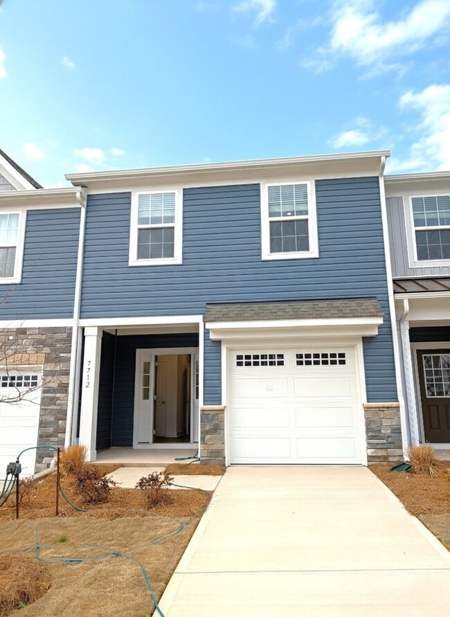 Building Photo - Beautiful, 2 story, end-unit, Townhome located in the Bell Glen Community!