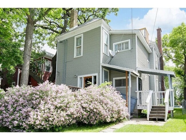 Building Photo - 2556 Dupont Ave S Rental