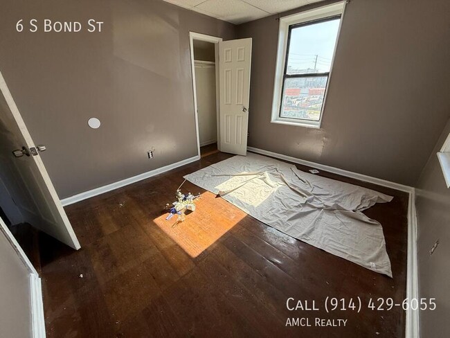 Photo - 6 S Bond St Apartment