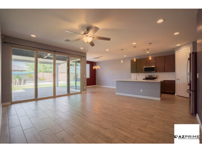Photo - Stylish 3/2.5 Laveen Home - Natural Light ...