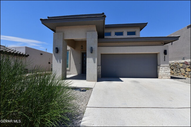 Photo - 205 Anglesy Pl