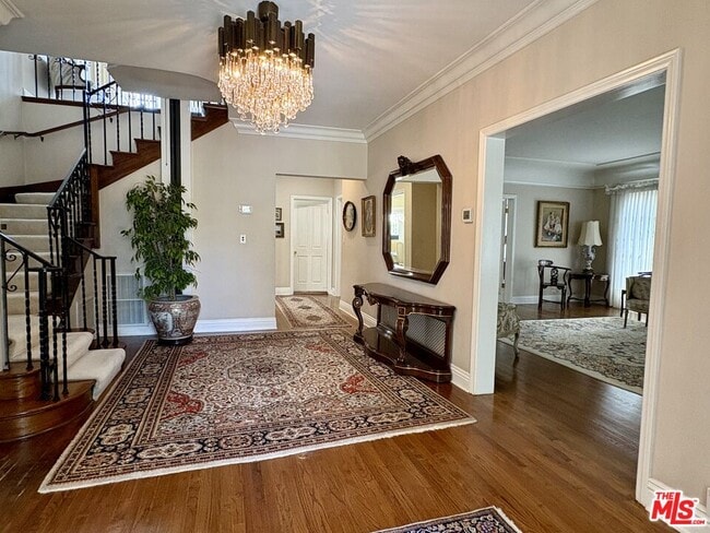 414 N Las Palmas Ave